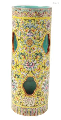 A CHINESE FAMILLE ROSE CYLINDRICAL VASE