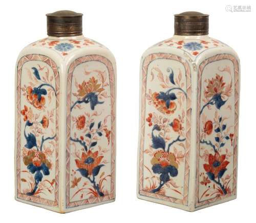 A PAIR OF CHINESE `IMARI` CANISTERS