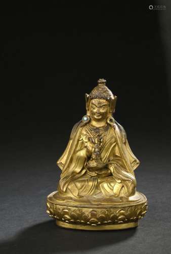 Statuette de Padmasambhava en bronze doré<br />
Tibet, XVIII...