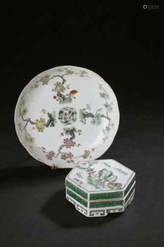 Coupelle et boîte couverte en porcelaine polychrome<br />
Ch...