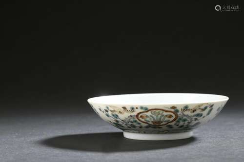 Petite coupe en porcelaine doucai<br />
Chine<br />
L`extéri...