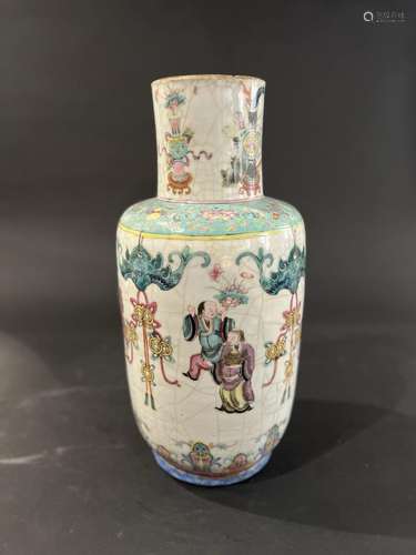 Vase en porcelaine famille rose<br />
Chine, fin du XIXe siè...