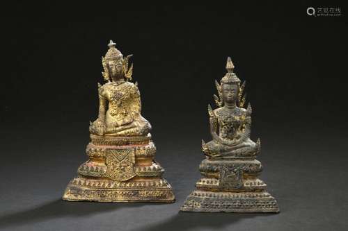 Deux statuettes de bouddha en bronze laqué<br />
Thaïlande, ...