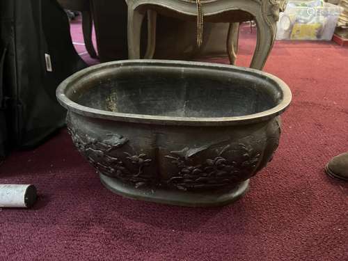 Grand pot en bronze<br />
Japon, début du XXe siècle<br />
L...