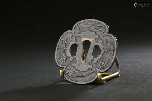 Tsuba en fer<br />
Japon, époque Edo (1603-1868)<br />
Mokko...