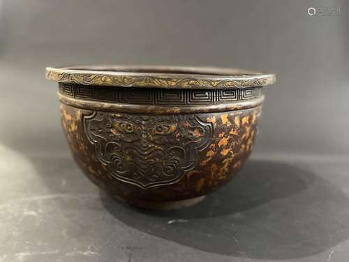 Grand pot en bronze et taché d`or<br />
Japon, début du XXe ...