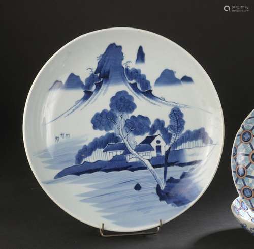 Grand plat en porcelaine bleu blanc<br />
Japon, XIXe-XXe si...