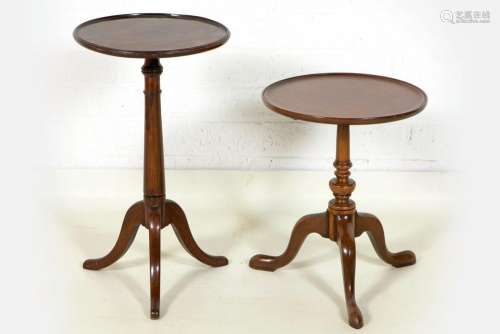 two English occasional tables with round top in mahogany - o...
