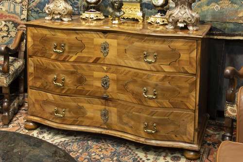 18th Cent. parquetry chest of drawers from the reg…