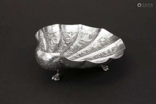 small shell shaped bowl in silver…