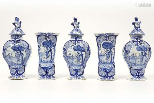 18th Cent. 5pc garniture in marked ceramic from De…