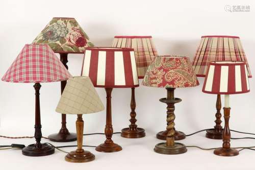 8 lamps with a base in mahogany each with its shad…