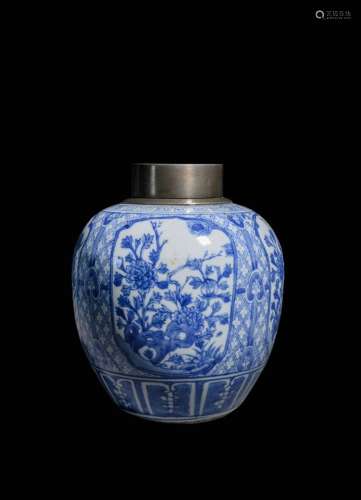 Blue and white flower tin mouth tea caddy with four windows
