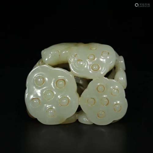 A fine old collection of old Hetian jade [lotus] in the Qing...