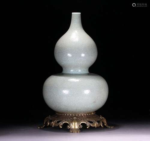 Ge glaze gourd bottle