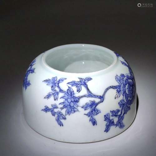 Blue and white porcelain study water bowl