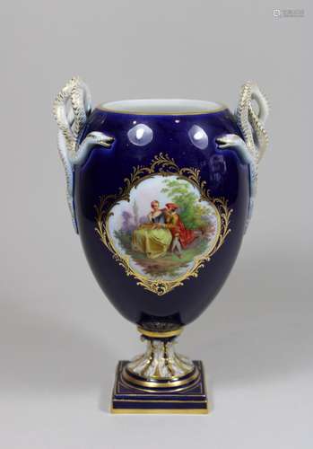 Schlangenhenkelvase, Meissen, 20 Jh., kobalt Fond