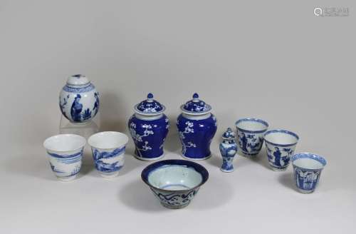 Konvolut Porzellan 12 Tl., China, 5x Teecups, blau-weiß unte...