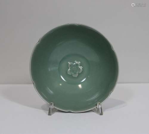 Longquan Celadon Schale, China, ohne Marke, wohl 19/20 Jh.