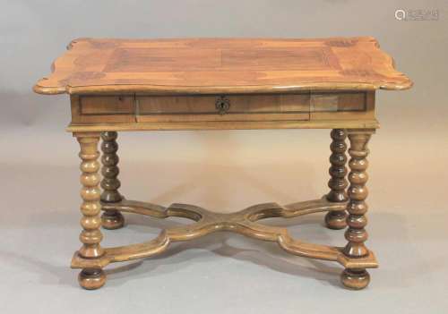 Barocker Spieltisch, um 1800 oder früher, Marketerie aus Pfl...