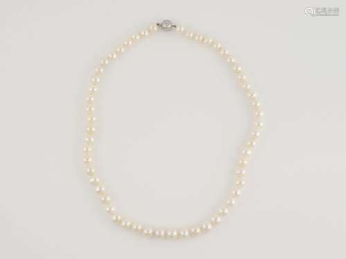 PERL-COLLIER MIT DIAMANTSCHLIESSE