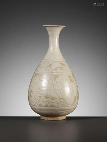 A CIZHOU 'FLORAL' SGRAFFIATO VASE, YUHUCHUNPING, JIN DYNASTY