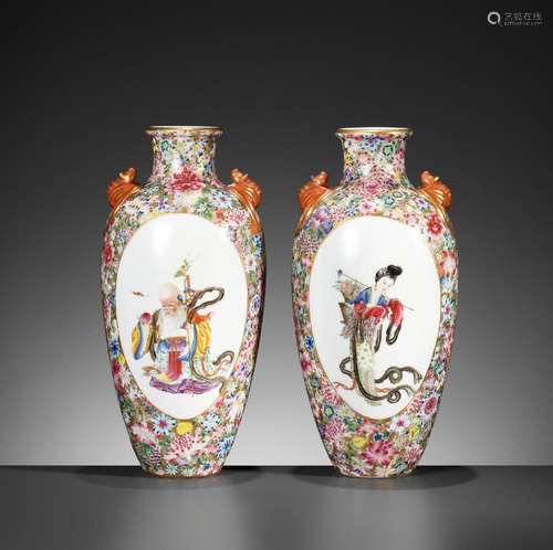 A PAIR OF FAMILLE ROSE ‘MILLEFLEUR’ VASES, LATE QING TO REPU...