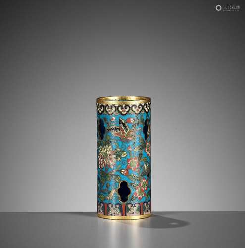 AN EXCEEDINGLY RARE MINIATURE CLOISONNÉ HAT STAND, JIAQING