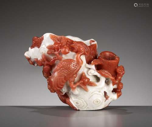 A CARNELIAN AGATE ‘PHOENIX AND LINGZHI’ VASE, QING DYNASTY