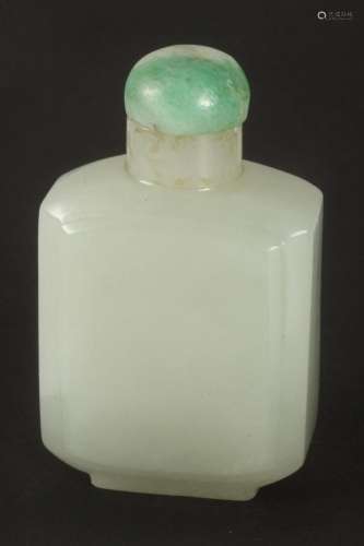 Good Chinese White/Pale Green Jade Snuff Bottle