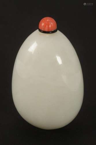 Good Chinese White Jade Pebble Snuff Bottle and