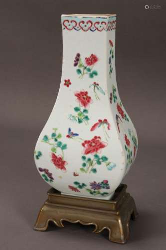 Chinese Qing Dynasty Famille Rose Porcelain Vase,