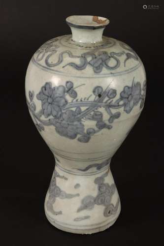 Chinese Yuan/Ming Dynasty Blue and White Vase,