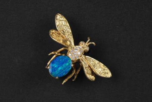cute insect-shaped brooch in yellow gold (18 carat) with a c...