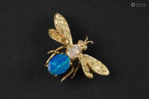 cute insect-shaped brooch in yellow gold (18 carat) with a c...