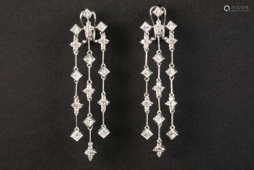 pair of elegant earrings in white gold (18 carat) with at le...
