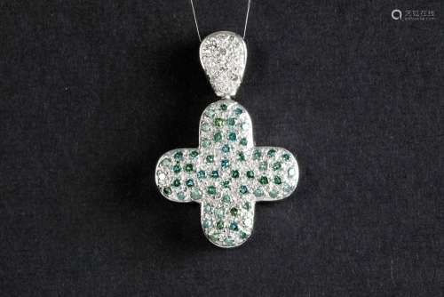 cross-shaped pendant in white gold (18 carat) with ca 0,60 c...