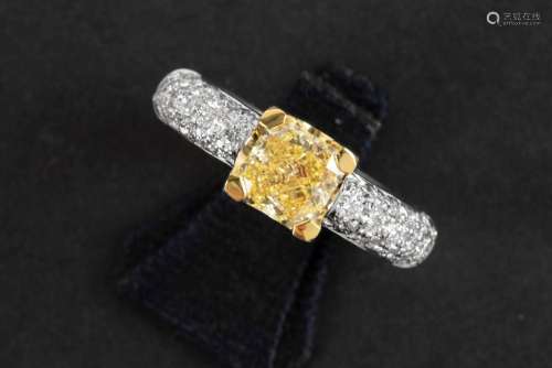 high quality fancy yellow princess' cut diamond of 1,21 cara...