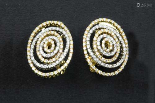 pair of earrings in yellow and white gold (18 carat) with ca...
