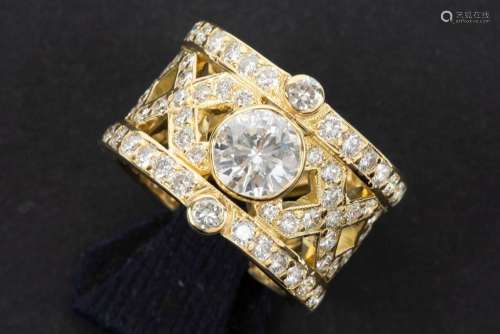 beautiful ring in yellow gold (18 carat) with a 1,05 carat q...