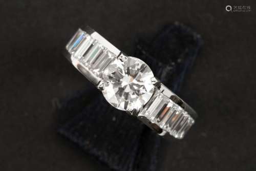 superb ring in white gold (18 carat) with a central 1,51 car...