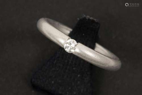 ring in white gold (18 carat) with a ca 0,20 carat of high q...