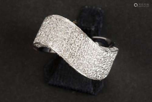 modern "pavé" ring in white gold (18 carat) with c...
