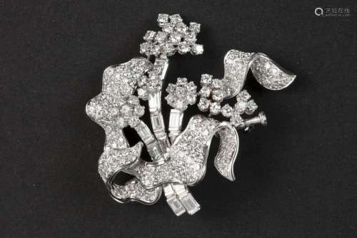 nice Art Deco period brooch in platinum with ca 5 carat of h...