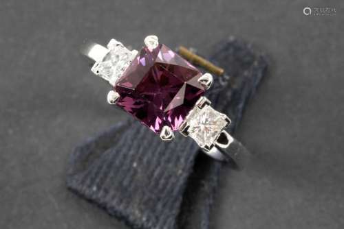 ring in white gold (18 carat) with a 2,90 carat spinel with ...