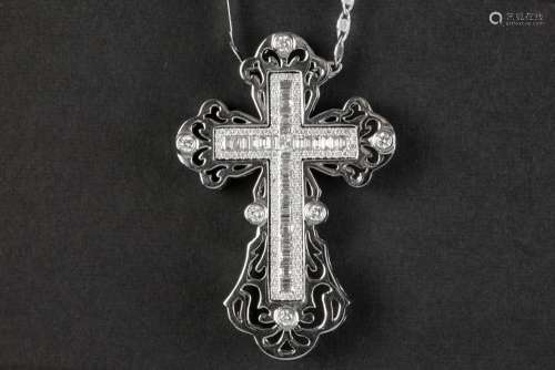 cross-shaped vintage pendant in white gold (18 carat) with m...