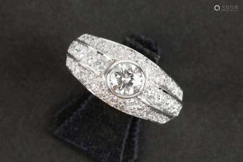 classy ring in white gold (18 carat) with a high quality bri...