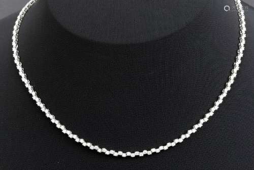 elegant necklace in white gold (18 carat) with 3,50 carat of...