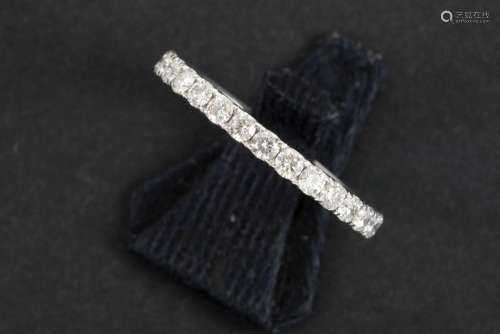 ring in white gold (18 carat) with ca 1,20 carat of very hig...