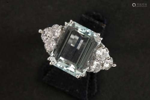ring in white gold (18 carat) with a ca 6,50 carat aquamarin...